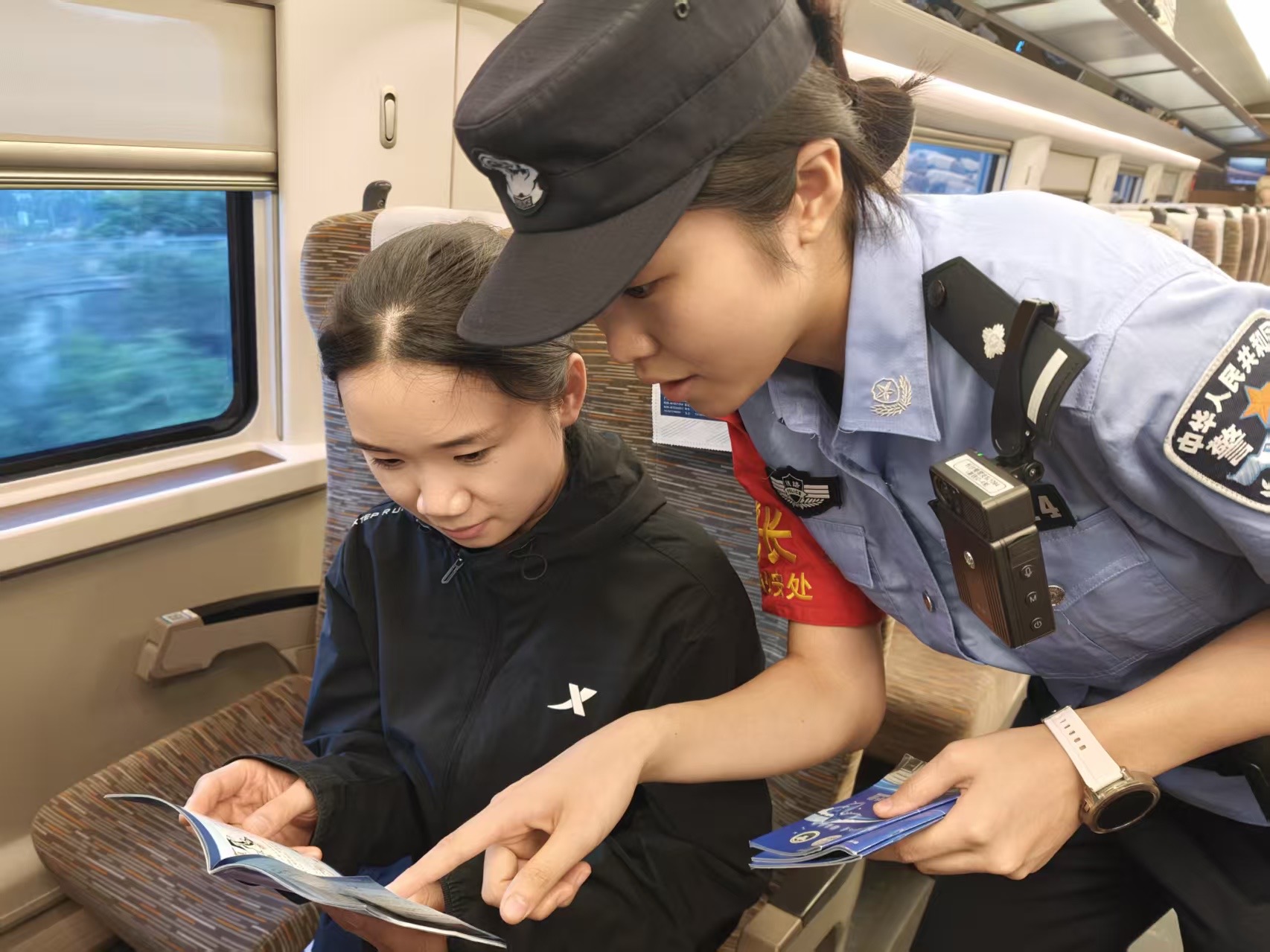 深耕车厢宣传阵地 筑牢铁路禁毒屏障
