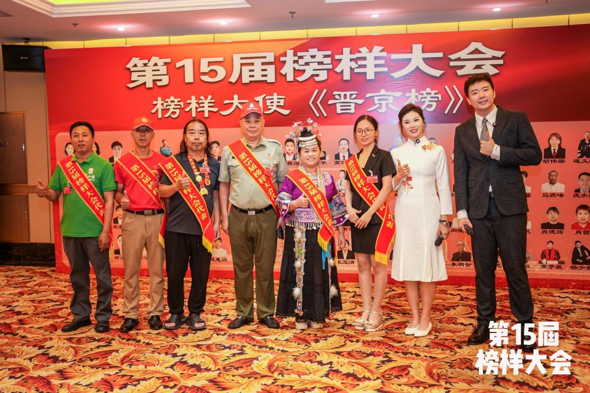 坚守榜样初心·传承雷锋精神｜退伍老兵师志伟街头急救血泊中女孩