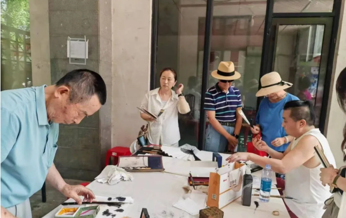 "文脉润社区法治弘正义公益传大爱"中华文化进社区公益活动首场文化艺术走进西街花园 "文脉润社区法治弘正义公益传大爱"中华文化进社区公益活动首场文化艺术走进西街花园