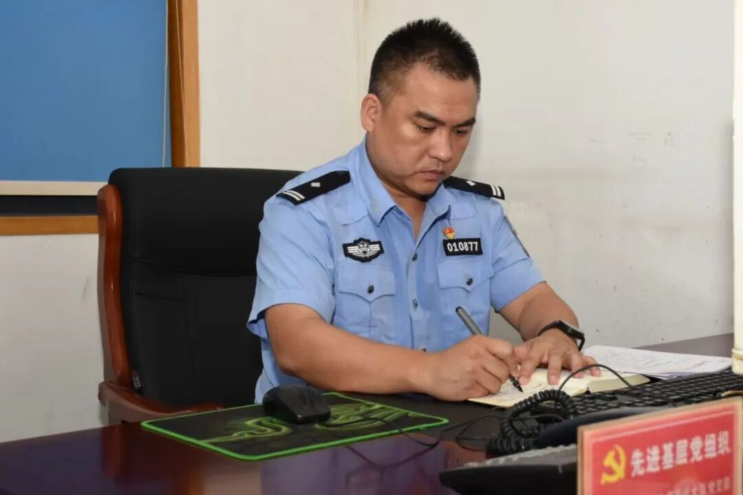 长沙市优秀共产党员 | 谢诚:藏蓝铸忠魂 铁血护开福 长沙市优秀共产党员 | 谢诚:藏蓝铸忠魂 铁血护开福