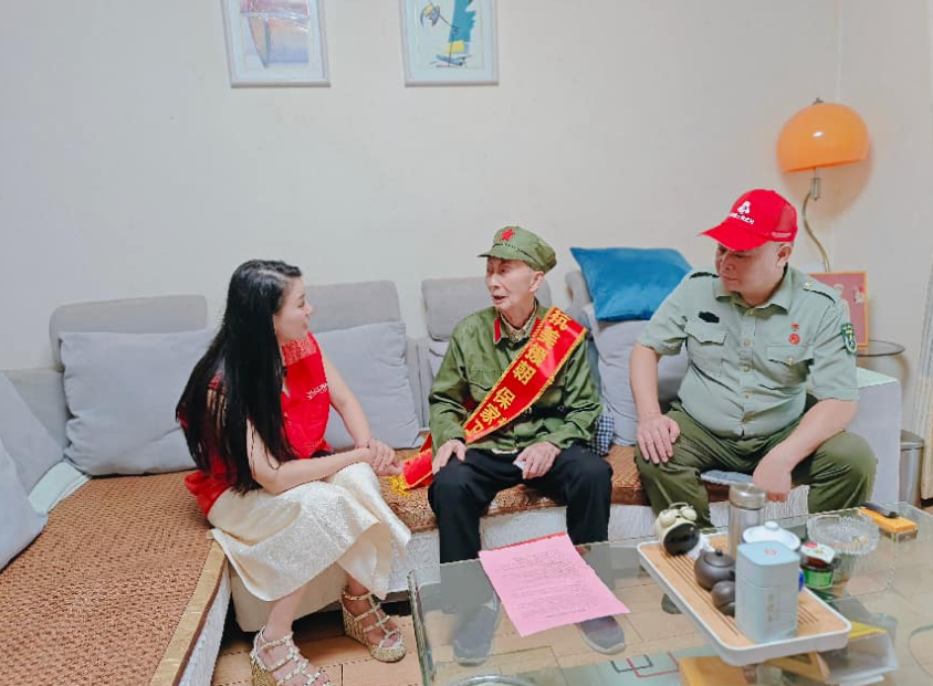 笔墨敬英雄·温情暖老兵 ——致敬抗美援朝老兵潘斌觉爷爷 笔墨敬英雄·温情暖老兵 ——致敬抗美援朝老兵潘斌觉爷爷