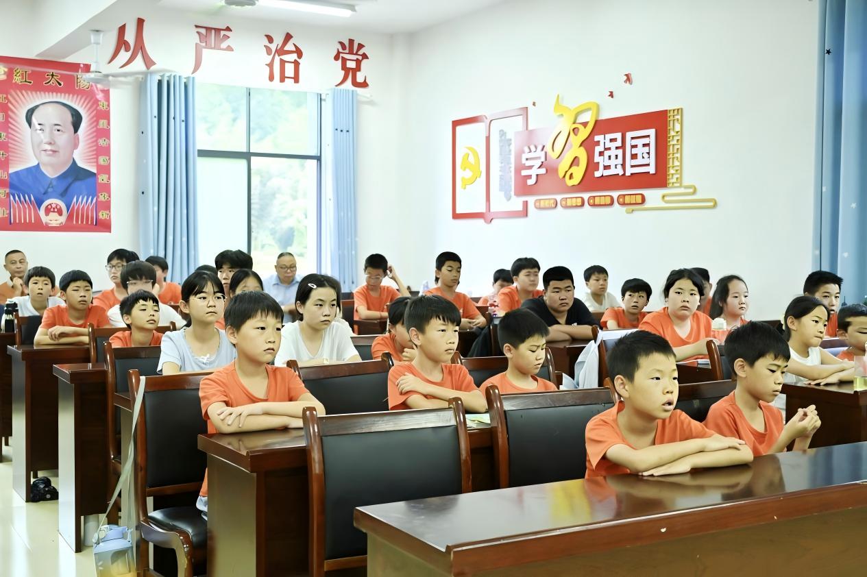 身边榜样传薪火 红色足迹启少年  ——老安村夏令营主题宣讲纪实