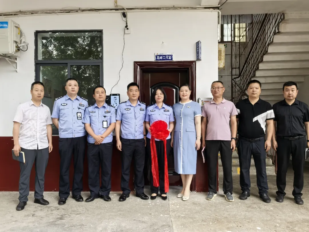 湘潭“胡峪工作室”为湘莲之乡筑起“护苗港” 湘潭“胡峪工作室”为湘莲之乡筑起“护苗港”