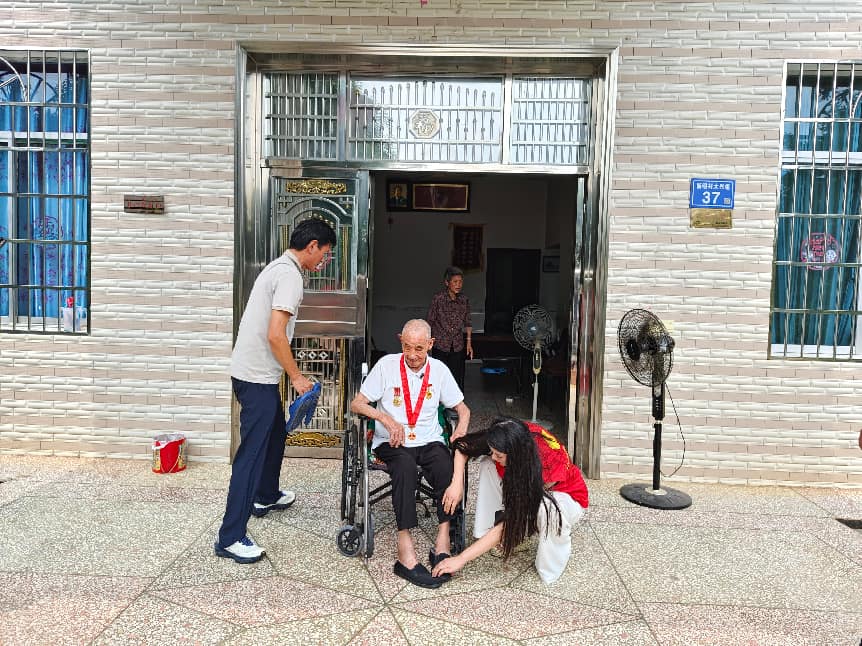 铭记铁血功勋——礼敬抗美援朝老兵黄香林老前辈 铭记铁血功勋——礼敬抗美援朝老兵黄香林老前辈