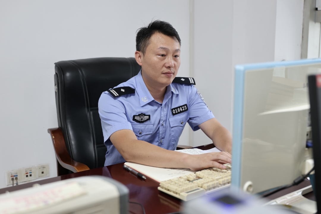 贺蛟｜宁乡市公安局民警，从千里追逃到一尺地界，他都很较真