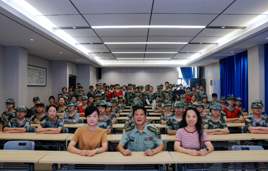 双校同频传薪火 红色种子播心田——蔡建勋大校开讲株洲市二中集团校开学第一课 双校同频传薪火 红色种子播心田——蔡建勋大校开讲株洲市二中集团校开学第一课