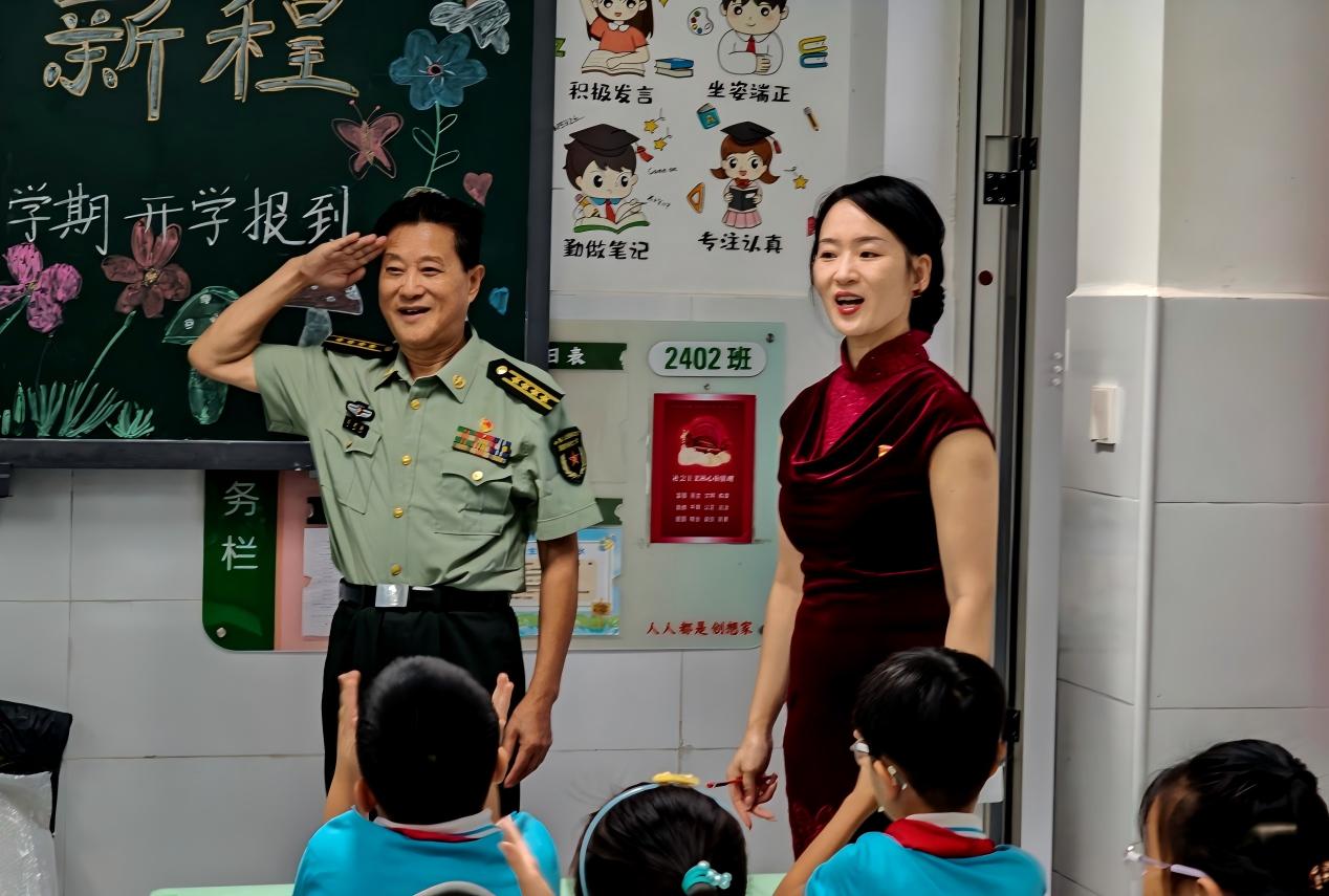 传承长征精神 走好少年新长征——岳麓一小北津城学校创新开启红色新学期 传承长征精神 走好少年新长征——岳麓一小北津城学校创新开启红色新学期
