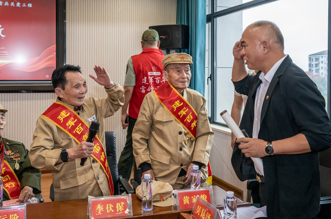 传承雷锋精神 坚定红色信念 —沅江开展建军百年·雷锋同行公益慰问活动 传承雷锋精神 坚定红色信念 —沅江开展建军百年·雷锋同行公益慰问活动